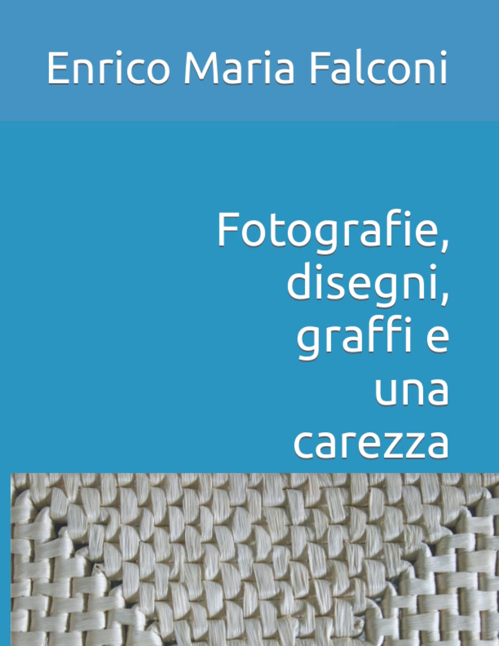 Fotografie, disegni, graffi e una carezza